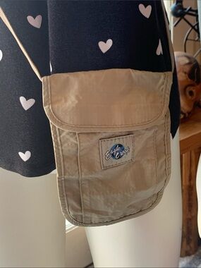 Eagle Creek Small Khaki Crossbody Pocket